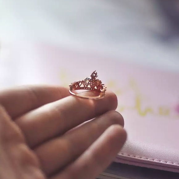 🆕 TATIANA Rose Gold Crystal Crown Ring - Picture 3 of 6